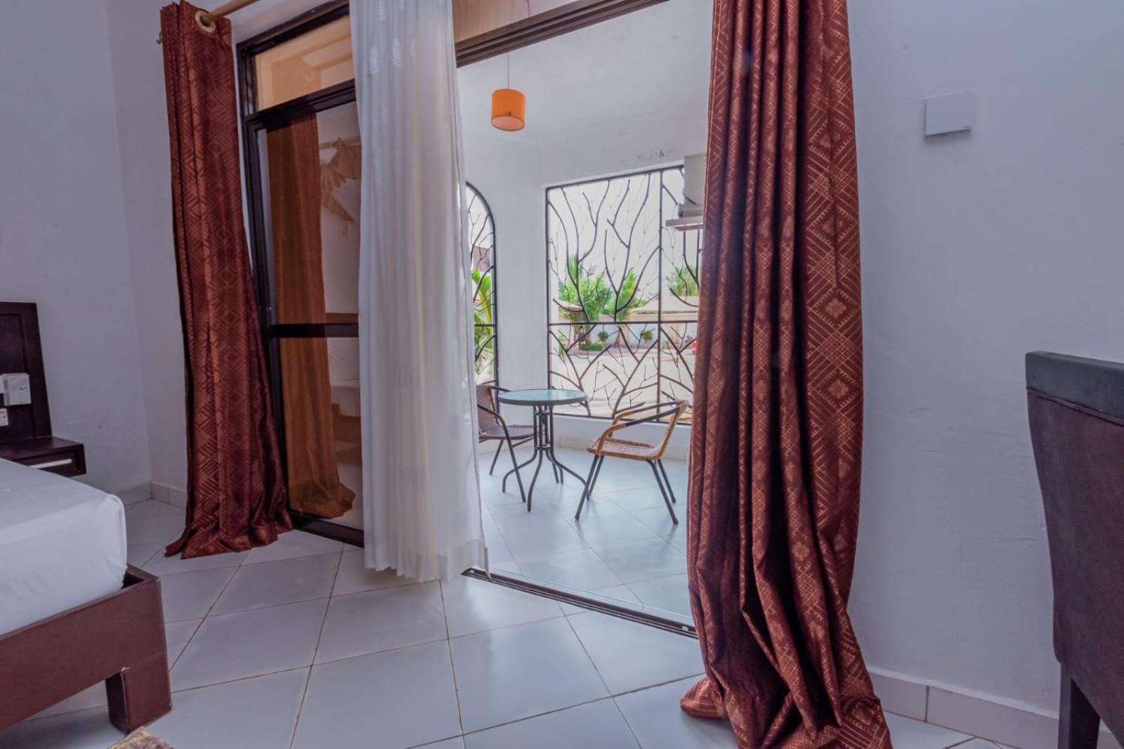 Leomilo Holidays Diani Beach Esterno foto