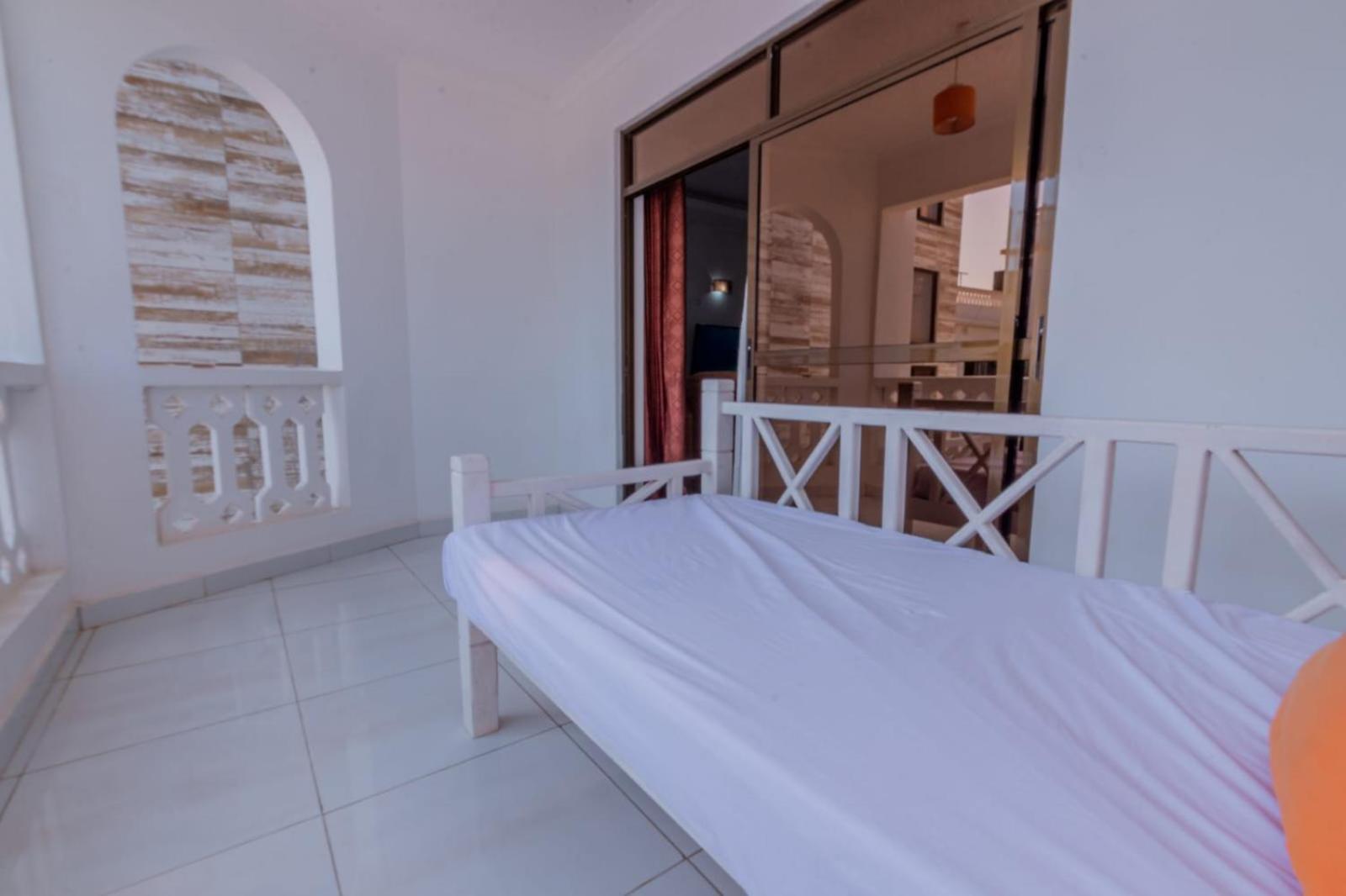 Leomilo Holidays Diani Beach Esterno foto